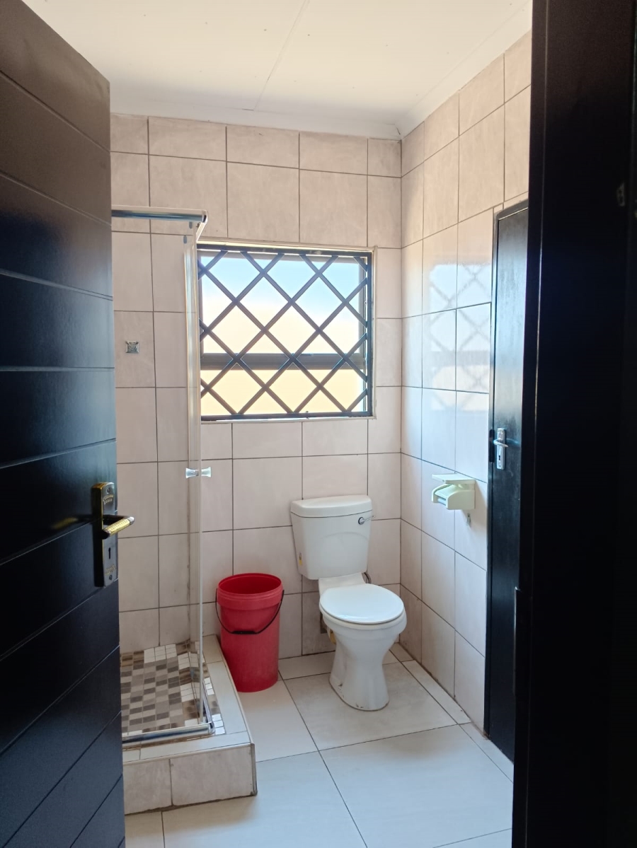6 Bedroom Property for Sale in Flamwood North West